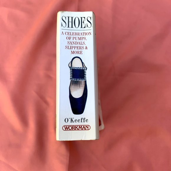 Book on Shoes by Linda O'Keeffe 500 pages History - Picture 2 of 8